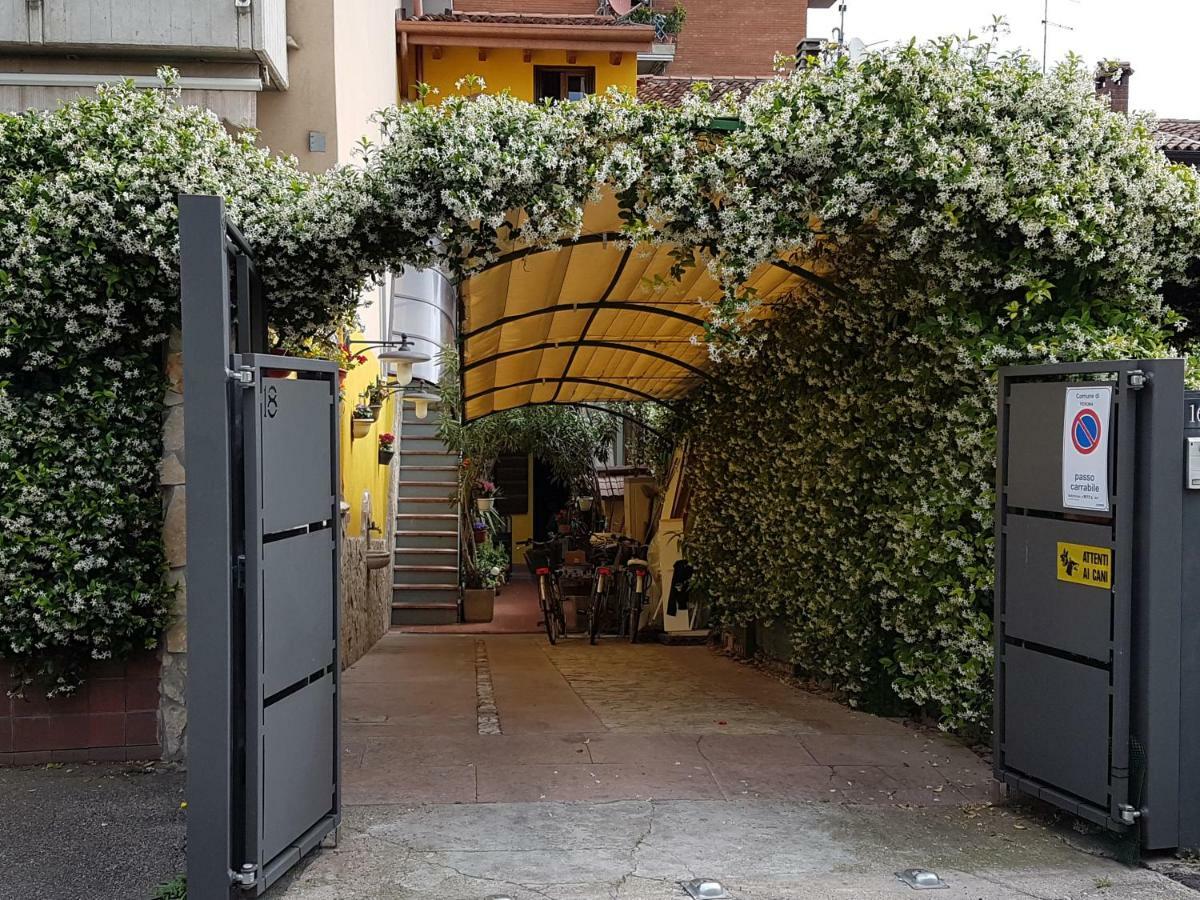 Dora Baltea Monolocale Primo Piano Mansarda Secondo Piano Verona Kültér fotó