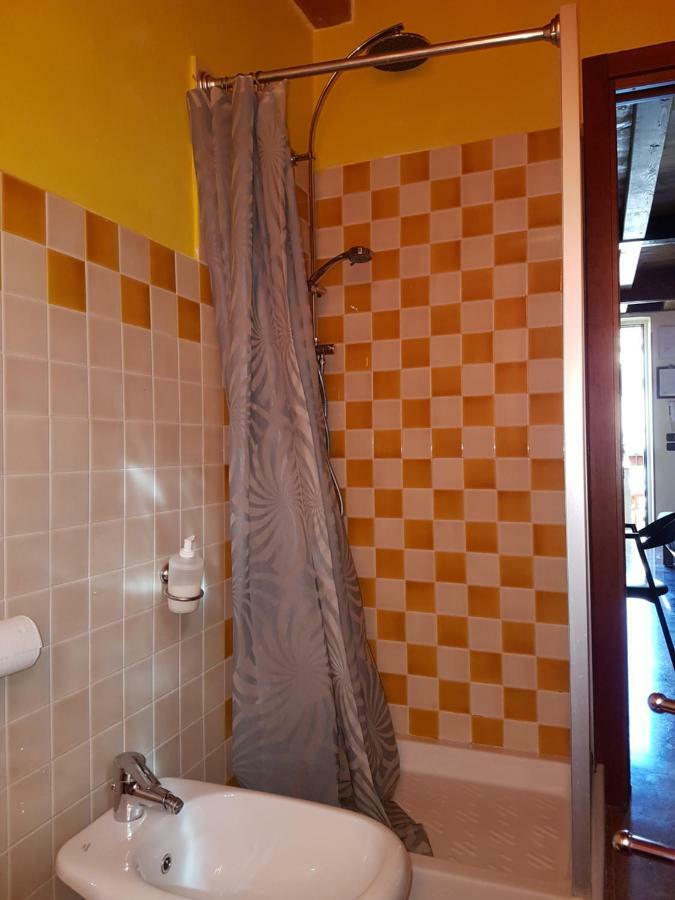 Dora Baltea Monolocale Primo Piano Mansarda Secondo Piano Verona Kültér fotó