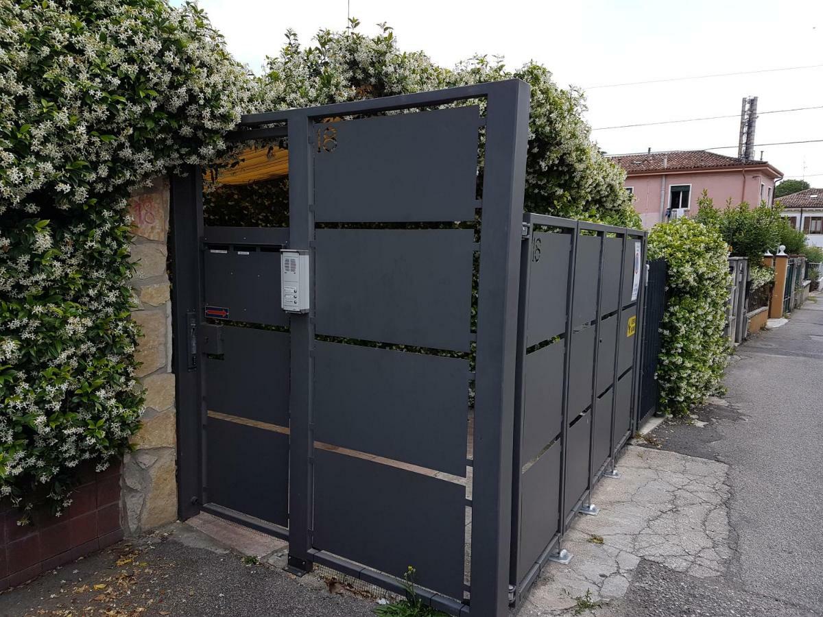 Dora Baltea Monolocale Primo Piano Mansarda Secondo Piano Verona Kültér fotó